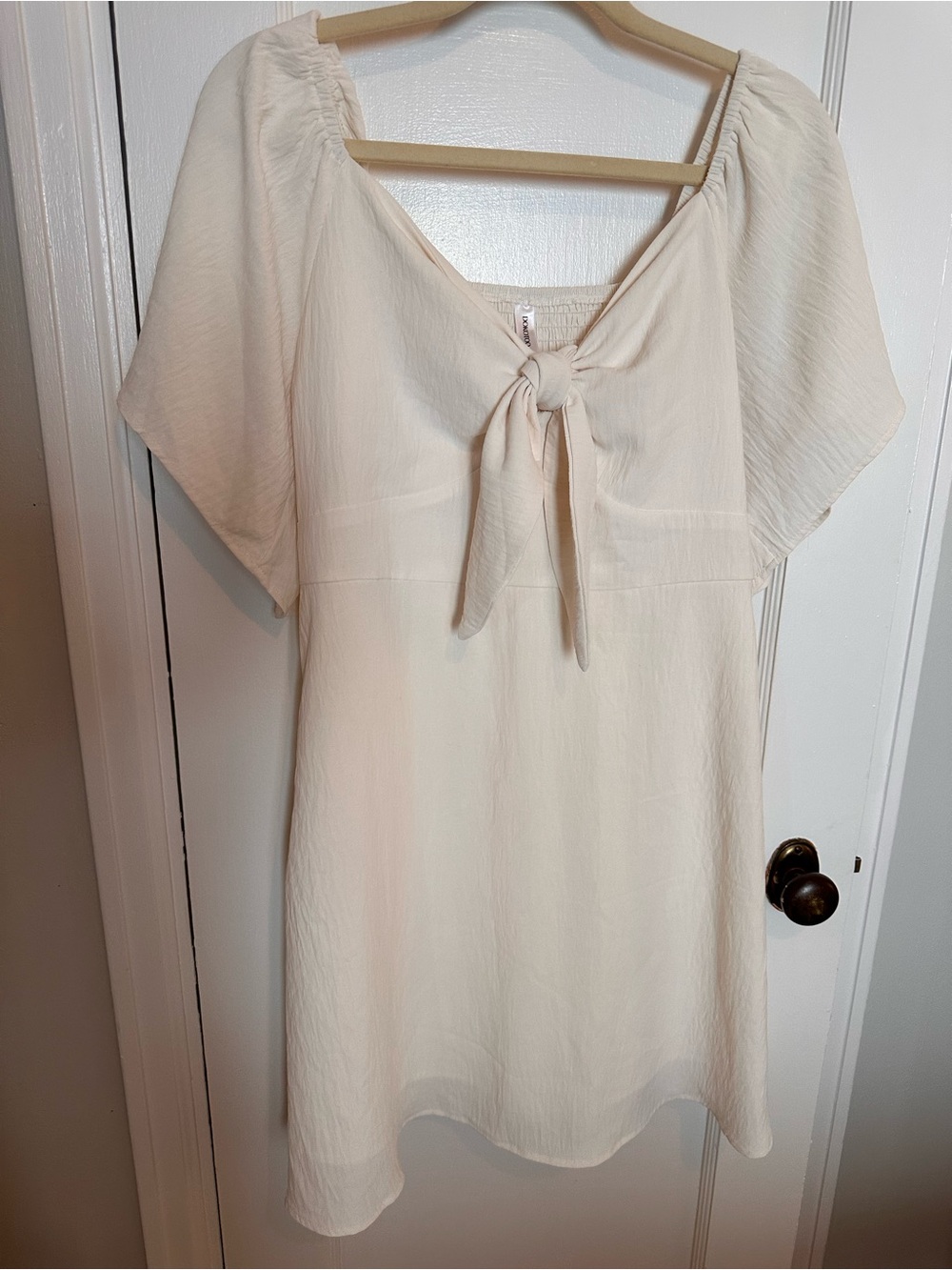 Dokotoo Ivory Dress w Tie, M